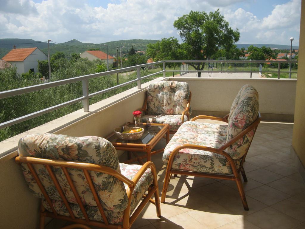 Apartment Promona Drnis Ngoại thất bức ảnh